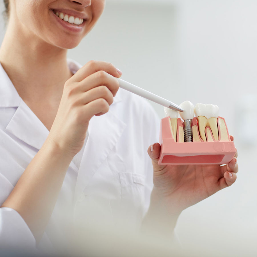 Dentiste à Biasca? 3 La clinique dentaire Valli est la dentisterie, l'orthodontie invisible, l'implantologie et la chirurgie buccale.