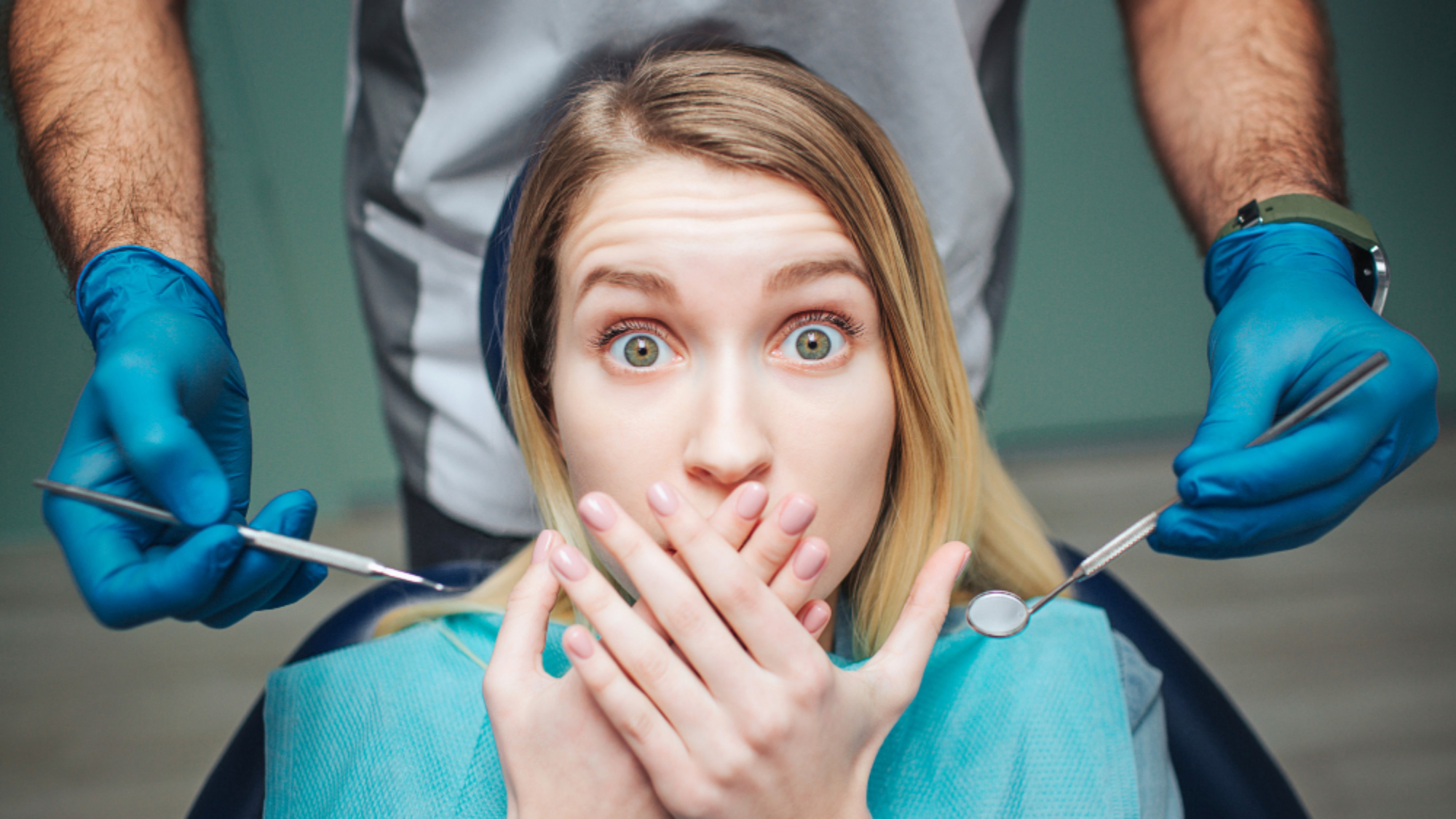Paura di andare dal dentista: paziente accolto con un sorriso in clinica