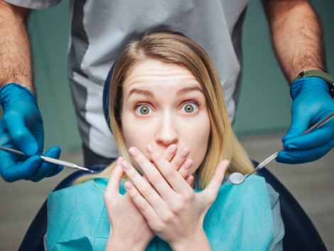 Paura di andare dal dentista: paziente accolto con un sorriso in clinica